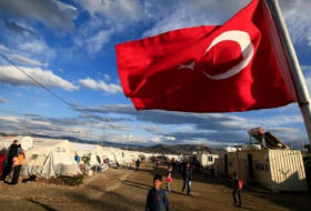 Migrant crisis: Merkel and EU officials visit Turkey to promote deal